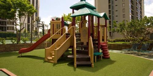 Apartamento Waikiki Banyan - Full Kitchen, Parking, AC - Pool Condo