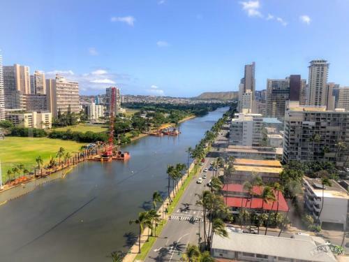 Hawaiian Monarch - Ocean-view Corner Unit With Pool Hotel Room