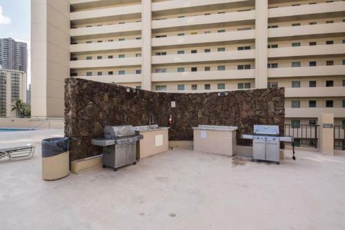Hawaiian Monarch - Ocean-view Corner Unit With Pool Hotel Room