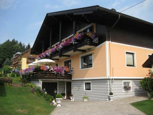 Hostal G�stehaus Stroitz