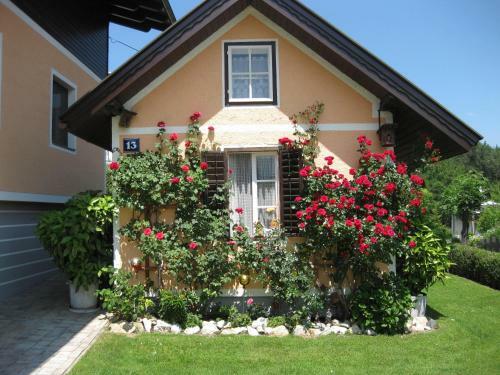 Hostal G�stehaus Stroitz