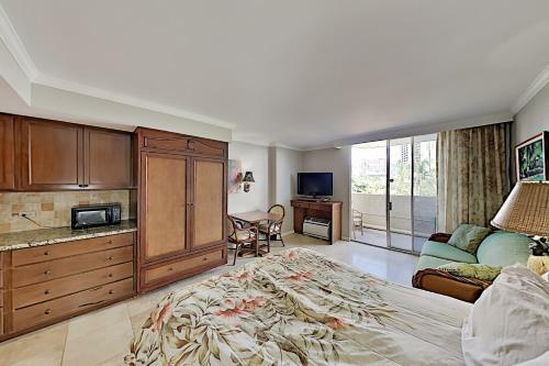 Luana - Studio With Ac, Private Lanai - Pool, Gym Hotel Room