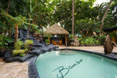 Aqua Bamboo - Ocean-view Balcony - Pool & Spa Hotel Room