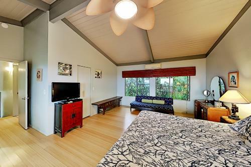 Serene Retreat - Plunge Pool & Sunset Ocean Views Home