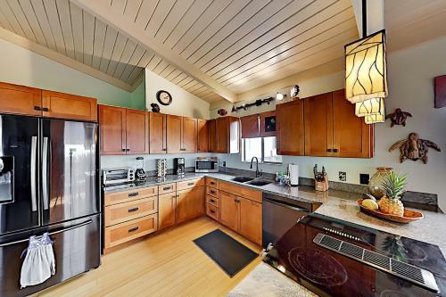 Serene Retreat - Plunge Pool & Sunset Ocean Views Home