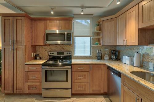 Leinaala Oceanfront #405