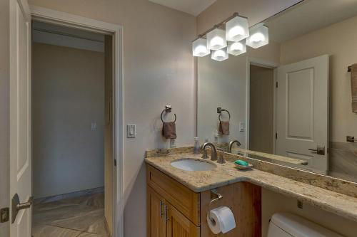 Leinaala Oceanfront #405