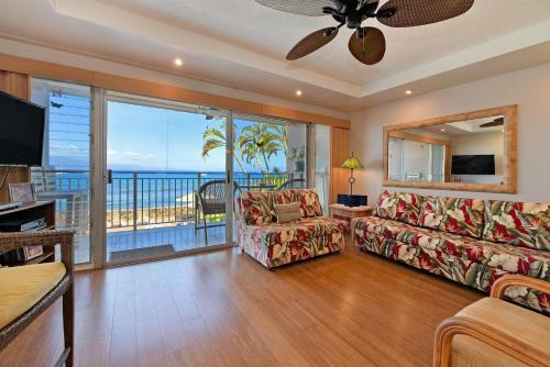 Lahaina Roads 209