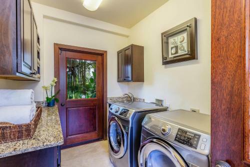 Luxurious, Spacious Island Retreat, Private Pool, Ocean, Mountain/golf Views!