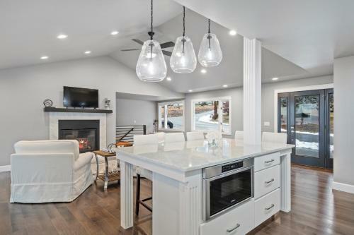 Lakeview Luxury