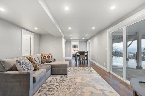 Lakeview Luxury