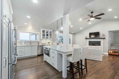 Lakeview Luxury