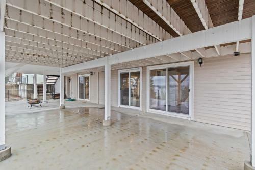 Lakeview Luxury