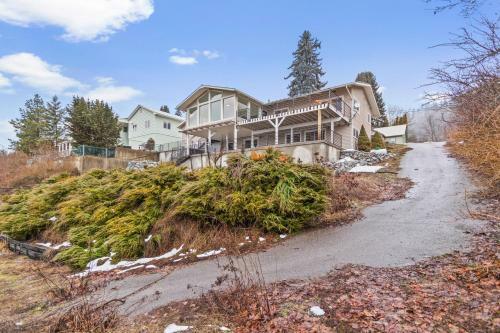 Lakeview Luxury