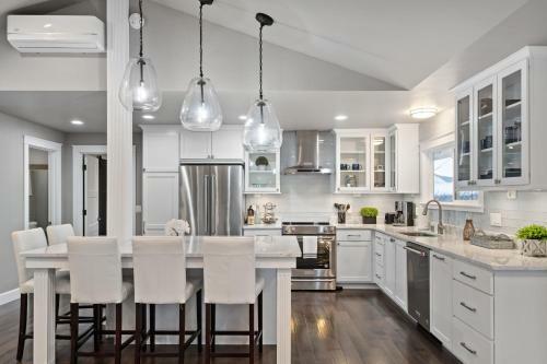 Lakeview Luxury