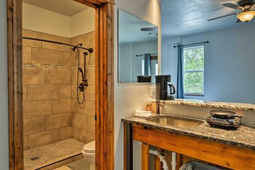 Apartamento Central Lava Hot Springs Studio With Deck And Views!