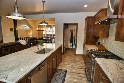 Suite Retreat By Casago Mccall - Donerightmanagement