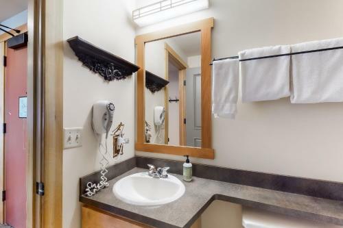 White Pine Luxury Resort Condo
