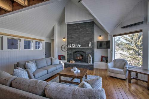 Lakefront Home With Pvt Dock In Coeur Dalene Area!