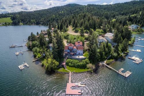 Lakefront Home With Pvt Dock In Coeur Dalene Area!