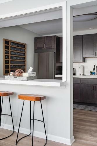 Apartamento Inviting Stylish Home With Covered Patio