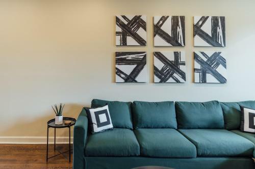 Spacious And Airy Apartment For Big Groups!