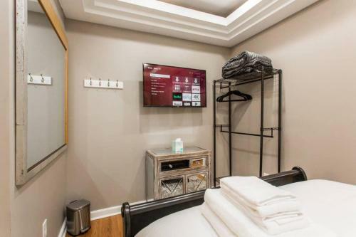 4 Bedroom, 2 Full, 2 Half Bath South Side Greystone Townhome