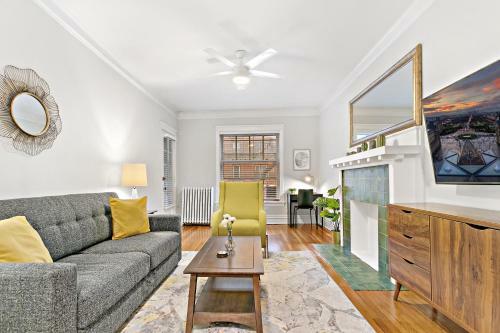 Apartamento Indulging 2-bedroom Condo Unit In Festive Boystown