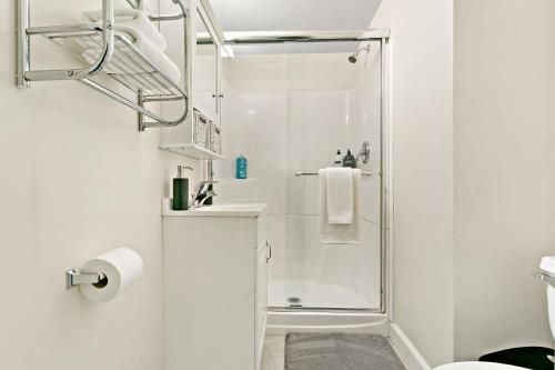 Apartamento Highland Park Minimalist Studio Unit - Near Metra!