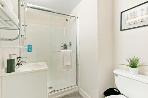 Apartamento Highland Park Minimalist Studio Unit - Near Metra!