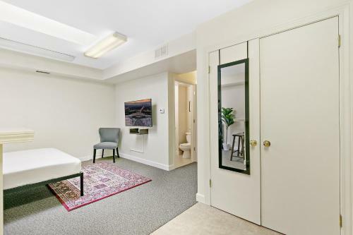 Apartamento Highland Park Minimalist Studio Unit - Near Metra!