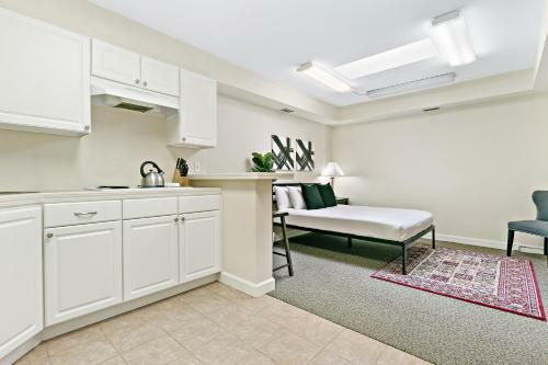 Apartamento Highland Park Minimalist Studio Unit - Near Metra!
