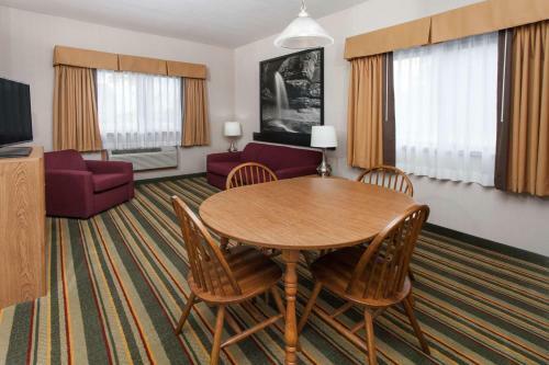 Hotel Super 8 By Wyndham Ottawa Starved Rock