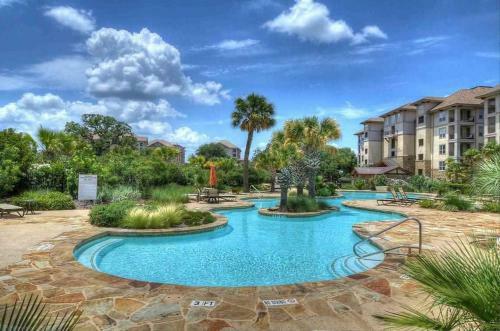 Waterfront Condo W/shared Pool Next To Hsb Resort