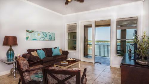 Waterfront Condo W/shared Pool Next To Hsb Resort