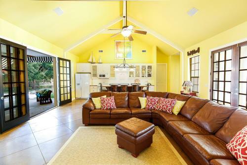 Luxury Golf Course Private Retreat With Heated Swimming Pool