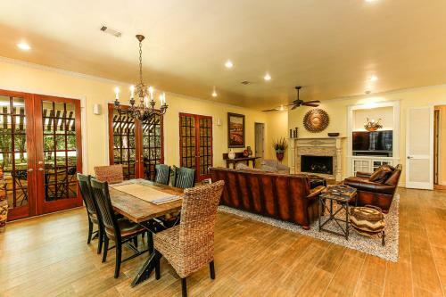 Luxury Golf Course Private Retreat With Heated Swimming Pool