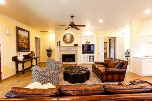Luxury Golf Course Private Retreat With Heated Swimming Pool