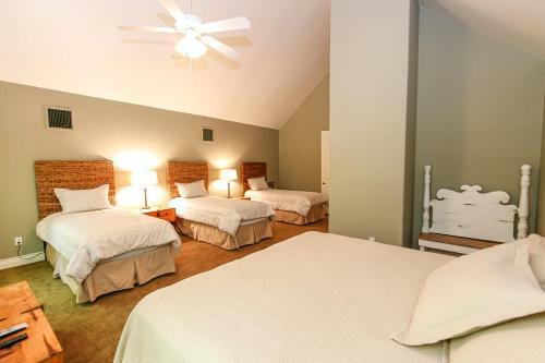 Luxury Golf Course Private Retreat With Heated Swimming Pool