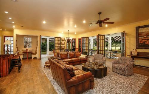 Luxury Golf Course Private Retreat With Heated Swimming Pool