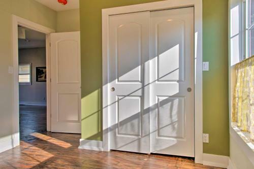 Renovated Craftsman Home About 2 Mi To Downtown!