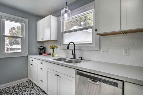Renovated Historic Home Less Than 1 Mile To Eagle Point!