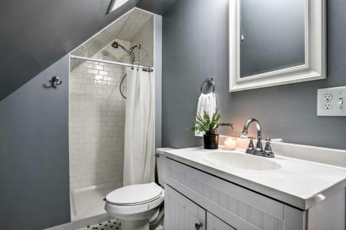 Renovated Historic Home Less Than 1 Mile To Eagle Point!