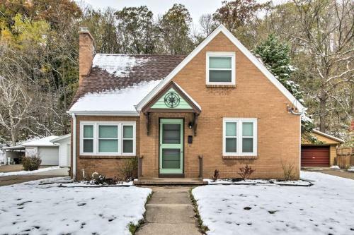 Renovated Historic Home Less Than 1 Mile To Eagle Point!