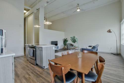 Apartamento Old Town Lux Loft + New Building + Walk Score 76