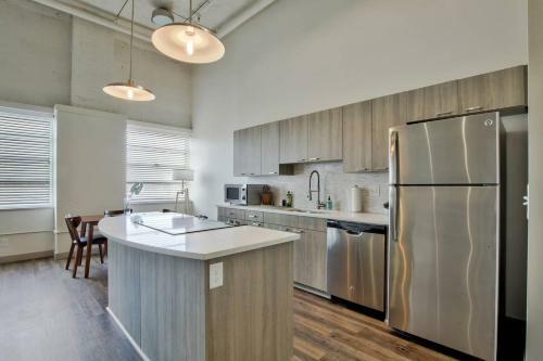 Apartamento Old Town Lux Loft + New Building + Walk Score 76