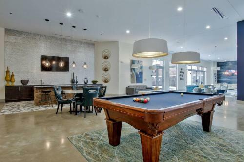 Apartamento Old Town Lux Loft + New Building + Walk Score 76