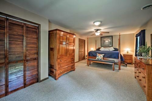 Waterfront Lake Barkley Home With Deck And Grill!