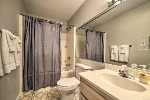 Apartamento Large Condo With Wraparound Deck Less Than 1mi To Marina