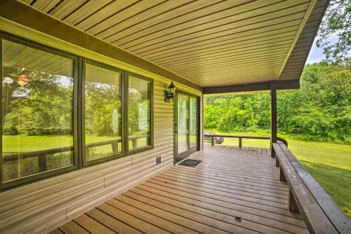 Updated Gilbertsville Retreat Steps To Lake!